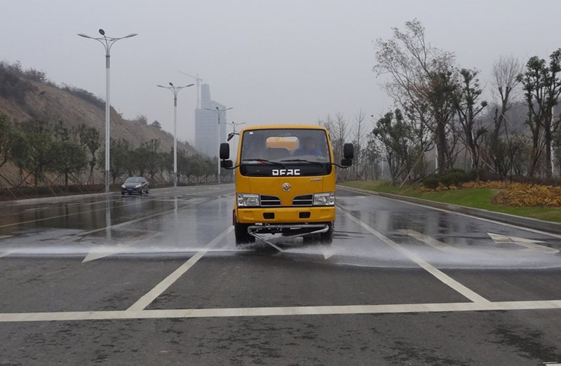 東風(fēng)5噸消防灑水車